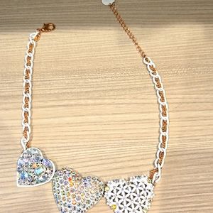 Betsey johnson winter wonder White hearts necklace